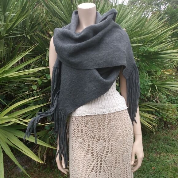 NWOT LUCKY BRAND XL Gray Polyester Scarf/Wrap with Fringe - Picture 7 of 10
